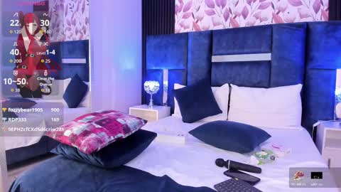 Snapshot of larabrook chatting on October 17, 12:58 am Lara online show from October 17, 12:58 am