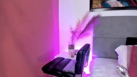  Lara Gold  online show from February 20, 1:46 am