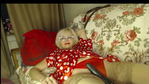 laralhotr online show from January 3, 9:15 pm