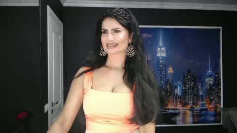 laras_moans online show from June 15, 8:06 am