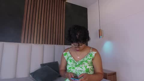 laraspark__ online show from March 17, 11:59 am