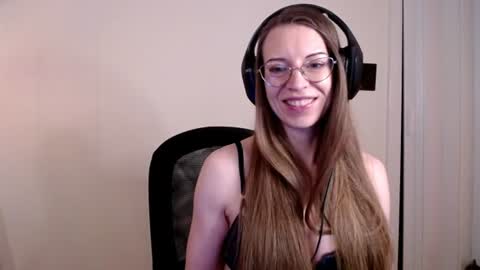 larawintersxxx online show from June 14, 9:06 pm