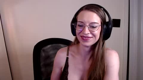 larawintersxxx online show from July 28, 9:03 pm