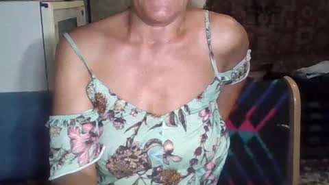 larisaq4ugo24 online show from July 28, 7:39 pm