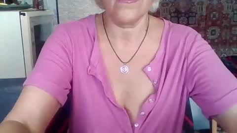 larisaq4ugo24 online show from June 26, 1:38 pm