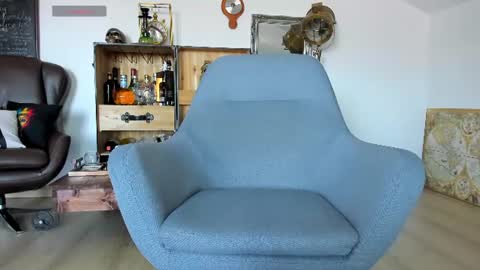 Larissa online show from July 21, 1:35 pm