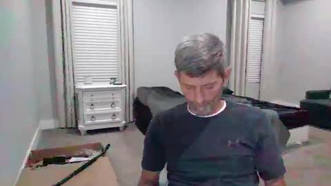 larry77733217 online show from April 7, 1:18 am