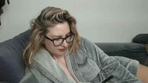 raisa online show from December 22, 1:45 am