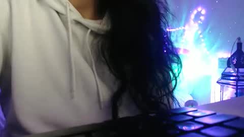 Auri online show from February 15, 6:28 pm