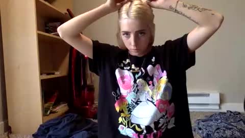 Roxy blue online show from March 6, 9:25 pm