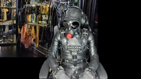 latexlover202 online show from April 4, 6:37 pm