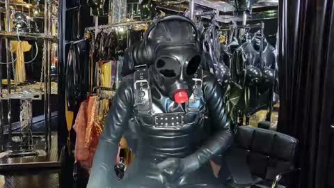 latexlover202 online show from December 23, 10:23 pm