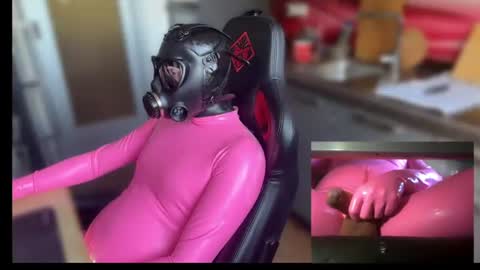 latexpair online show from June 19, 4:46 pm