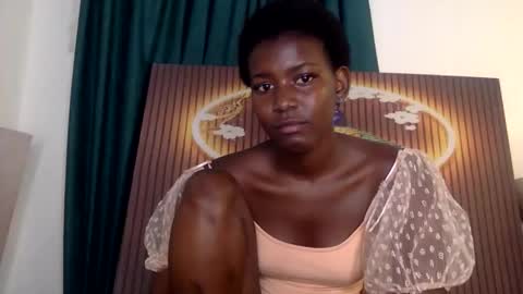 latiffaah_xx online show from April 29, 12:04 am