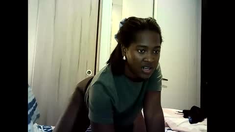 latina033 online show from March 16, 1:20 am