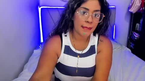 latinamav22 online show from May 16, 11:14 pm