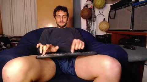 Snapshot of latincurious0 chatting on October 1, 3:05 am Juanito online show from October 1, 3:05 am