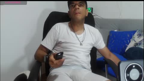 latinmartin254 online show from April 30, 1:54 am