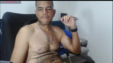 latinmartin254 online show from May 6, 1:55 am