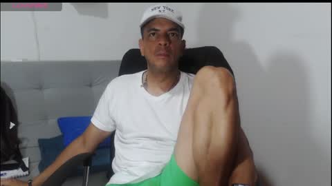 latinmartin254 online show from May 15, 2:20 am