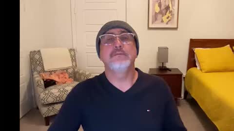 QS - INDEPENDENT MODEL online show from November 22, 5:17 am