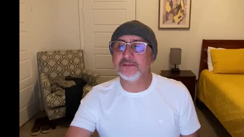 QS - INDEPENDENT MODEL online show from December 3, 6:03 am