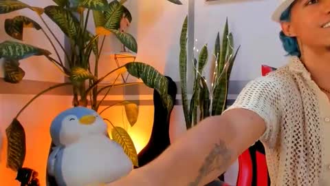 latino_boysmiles online show from March 5, 5:05 am