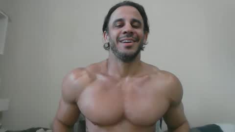 latino_rodri online show from May 14, 5:22 pm