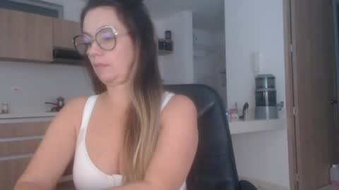 latinpaprika online show from June 20, 2:18 am