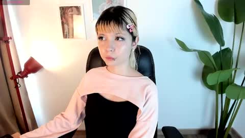 laukyubey1 online show from April 28, 7:51 pm