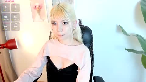 laukyubey1 online show from June 17, 11:10 pm
