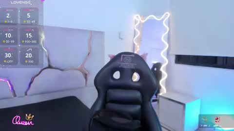 laulin_tay online show from July 9, 3:43 am
