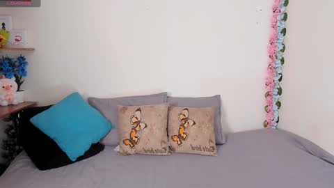 Snapshot of laura1__ chatting on January 20, 12:36 am laura1__ online show from January 20, 12:36 am