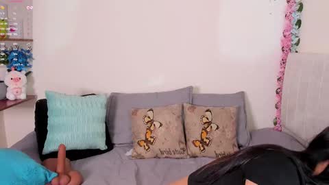 Snapshot of laura1__ chatting on March 1, 3:32 am laura1__ online show from March 1, 3:32 am