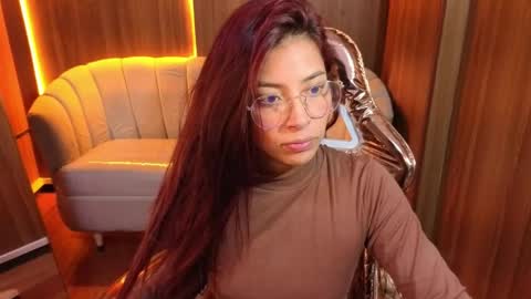 laura_b_ online show from April 29, 3:22 am
