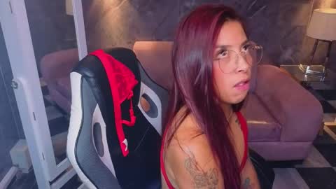 laura_b_ online show from April 22, 3:35 am