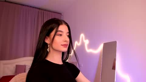 Laura online show from July 8, 8:45 pm