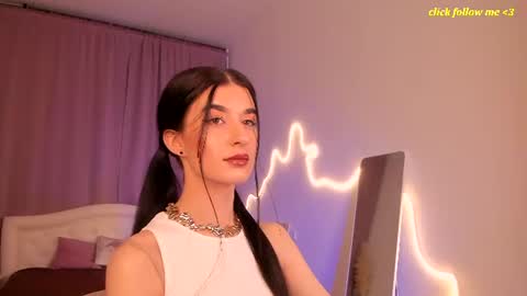 Laura online show from July 5, 9:00 pm