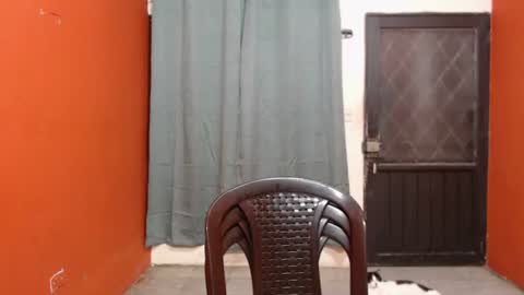 Snapshot of laura_craizy chatting on February 7, 2:51 am CALL ME LOVE LAURA online show from February 7, 2:51 am
