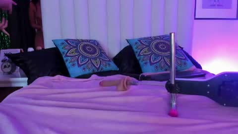laura_dicardy online show from April 22, 1:51 pm