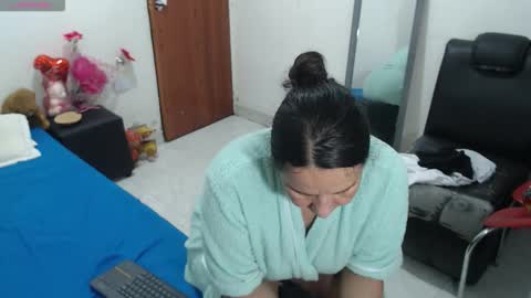 Snapshot of laura_foxx2379 chatting on October 10, 12:16 am laura_foxx2379 online show from October 10, 12:16 am