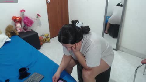 Snapshot of laura_foxx2379 chatting on October 2, 2:32 am laura_foxx2379 online show from October 2, 2:32 am