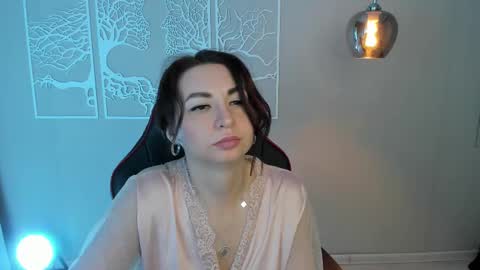 laura Hale online show from December 11, 5:32 am