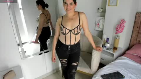 laura hotties online show from June 26, 6:13 pm