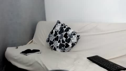 Laura online show from July 3, 3:33 am