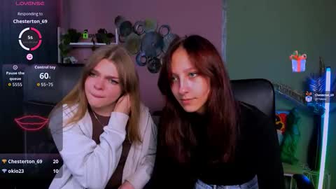 laura_queen_ online show from October 6, 7:42 pm