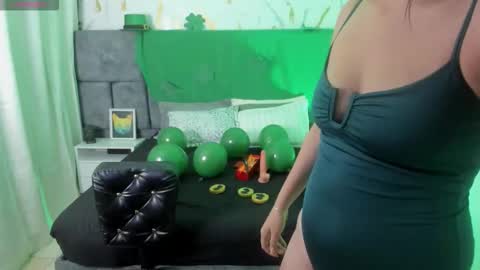 laura_velle online show from March 18, 3:45 am