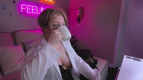 Laura online show from March 12, 2:15 am