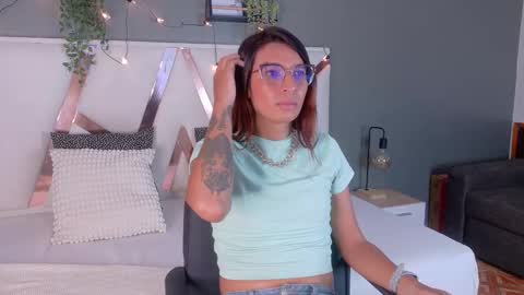 Snapshot of lauraagomezz__ chatting on October 20, 8:36 pm lauraagomezz__ online show from October 20, 8:36 pm