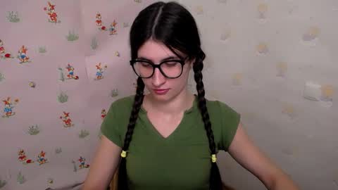 Laura online show from December 4, 1:44 pm